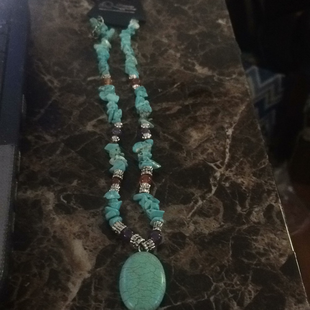 STRIKING new necklace (hto)